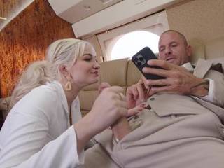 Порно большие сиськи на улице