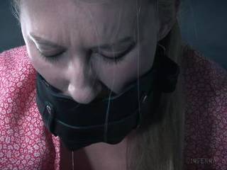 Порно дрочит и кончает