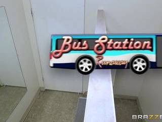 Лижет пизду старухе