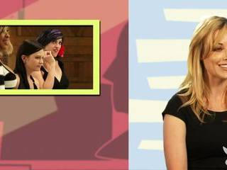 Порно лесби зрелая соблазнила молодую