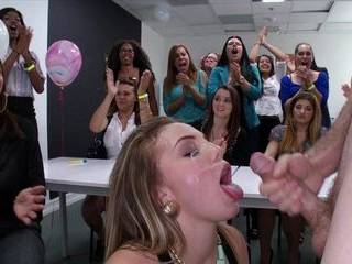 Порно конча в пизде