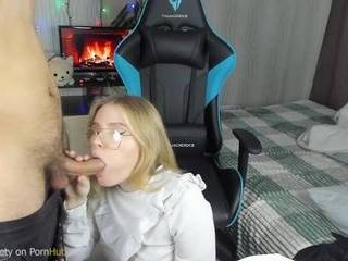 Порно минет на кухне